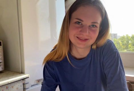 Подсыпал курьерше Виагру в чай, чтобы возбудить русскую милашку и как следует трахнуть