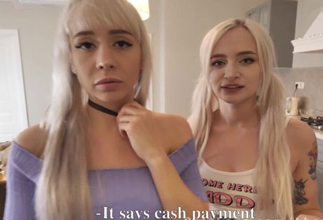 Русские подружки решили расплатиться с доставщиком пиццы натурой, так как наличных денег у милашек не было