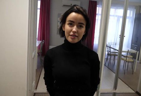 Замужняя русская риэлторша трахнулась с клиентом чтобы после продажи квартиры получить хорошее вознаграждение